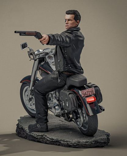 T-800 Exterminador do Futuro 2 Diorama na Moto | Miravi