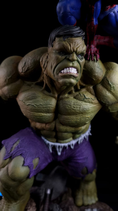Hulk & Spider-Man Diorama 25 cm | Miravi