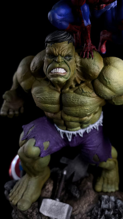 Hulk & Spider-Man Diorama 25 cm | Miravi