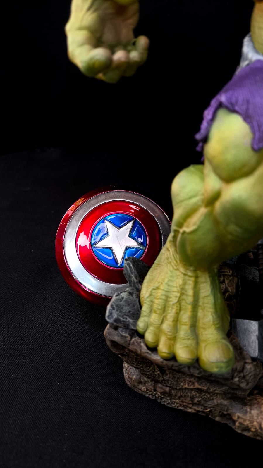 Hulk & Spider-Man Diorama 25 cm | Miravi
