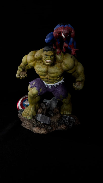 Hulk & Spider-Man Diorama 25 cm | Miravi