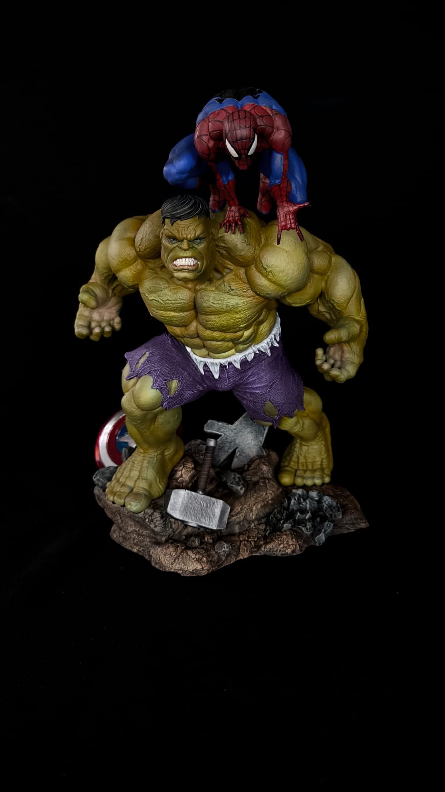 Hulk & Spider-Man Diorama 25 cm | Miravi