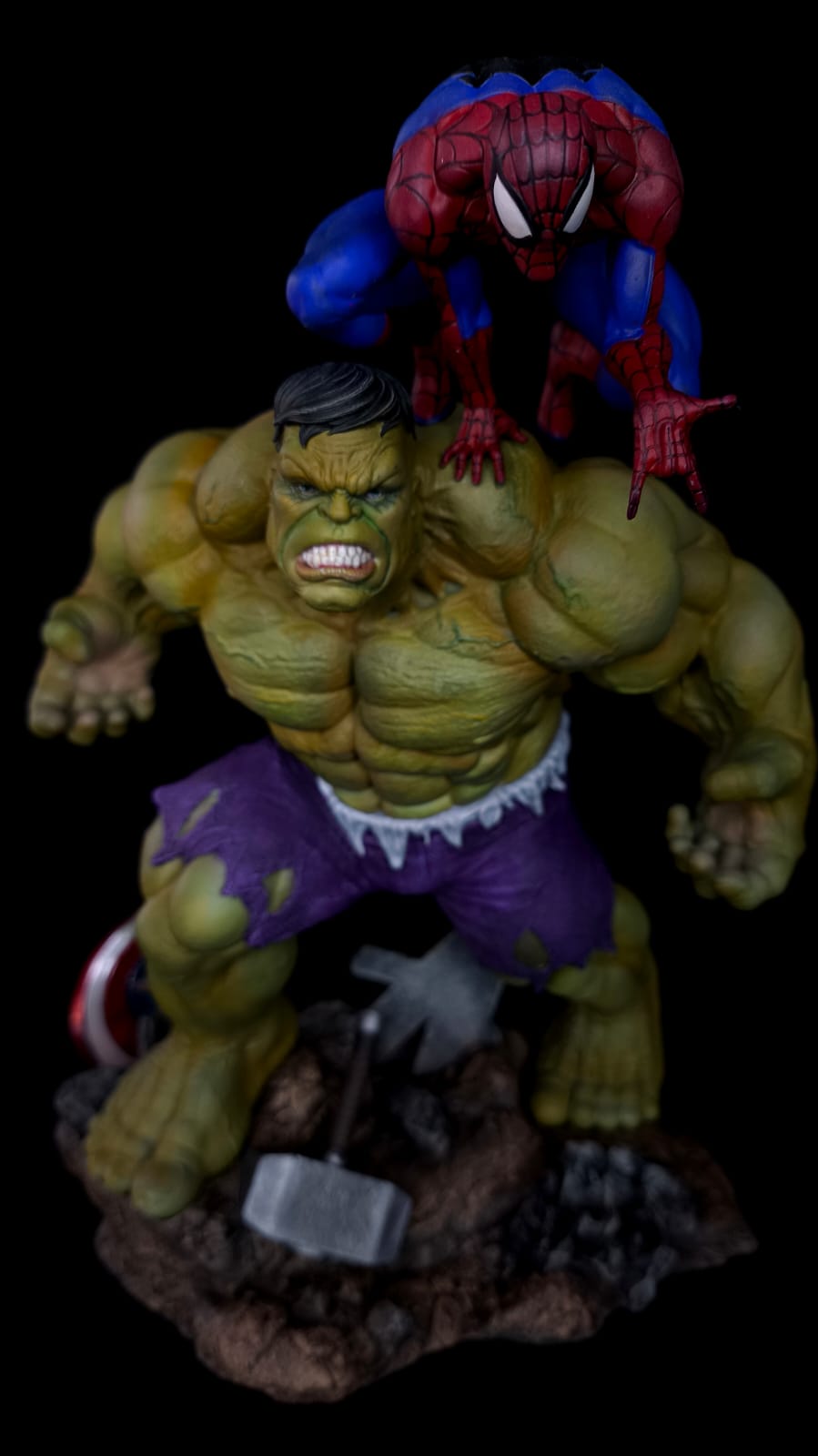 Hulk & Spider-Man Diorama 25 cm | Miravi