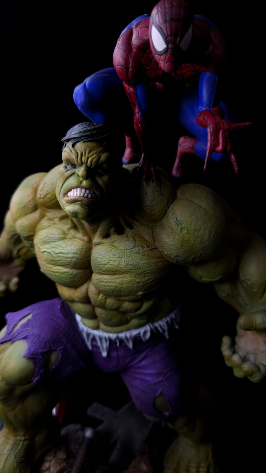 Hulk & Spider-Man Diorama 25 cm | Miravi