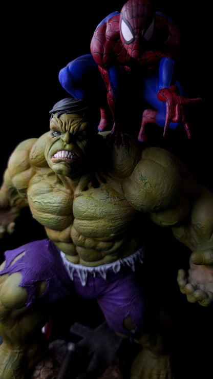 Hulk & Spider-Man Diorama 25 cm | Miravi