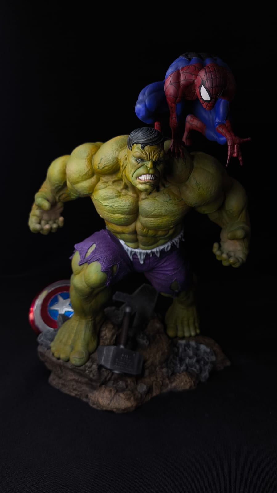 Hulk & Spider-Man Diorama 25 cm | Miravi