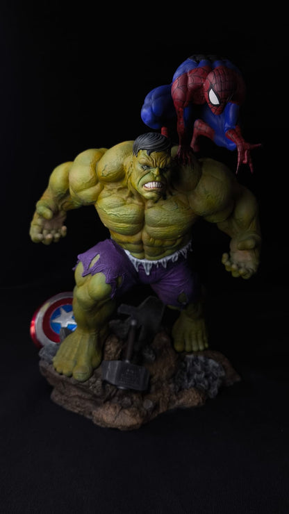 Hulk & Spider-Man Diorama 25 cm | Miravi