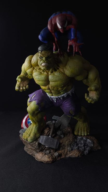 Hulk & Spider-Man Diorama 25 cm | Miravi